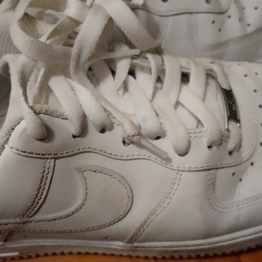 Almost new shoe still white not yellowing just look@ pictures